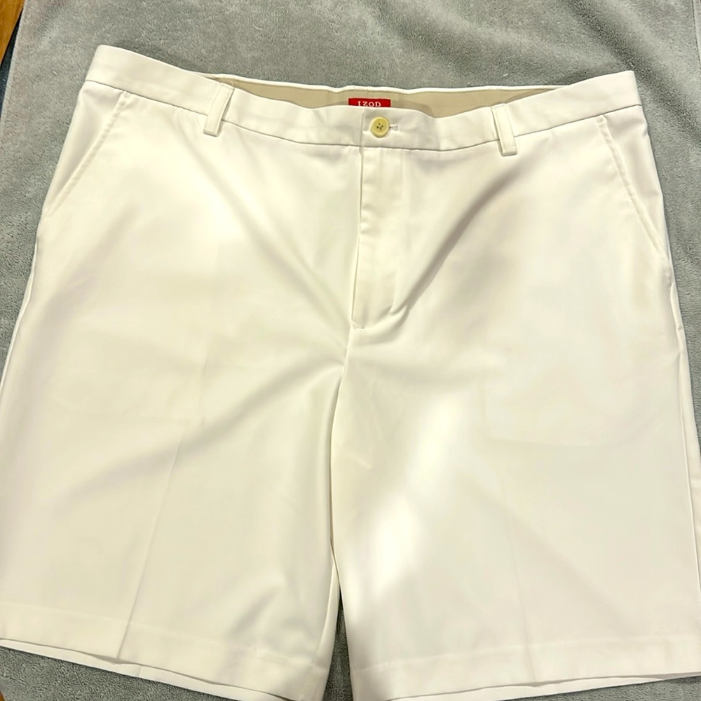 Izod White Golf Shorts Size 42